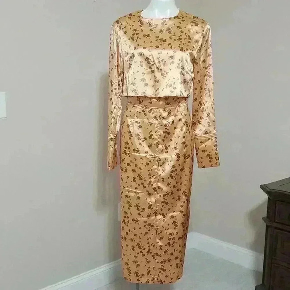 ZARA Flower Print Skirt and Cropped Top Set - Picture 3 of 16